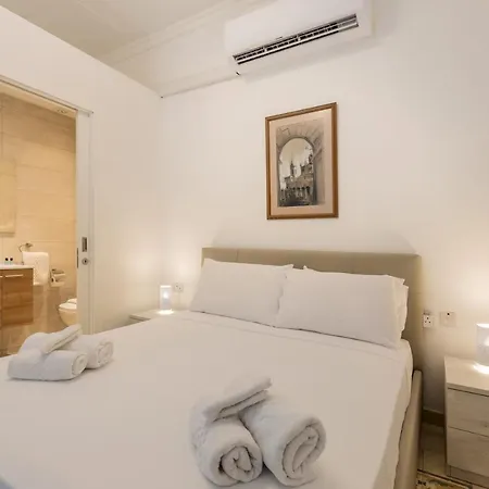 A In Malta's Capital ואלטה